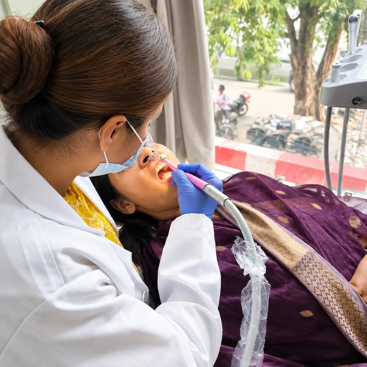Dental treatment of tooth pain is going on at S & I Dental Clinic